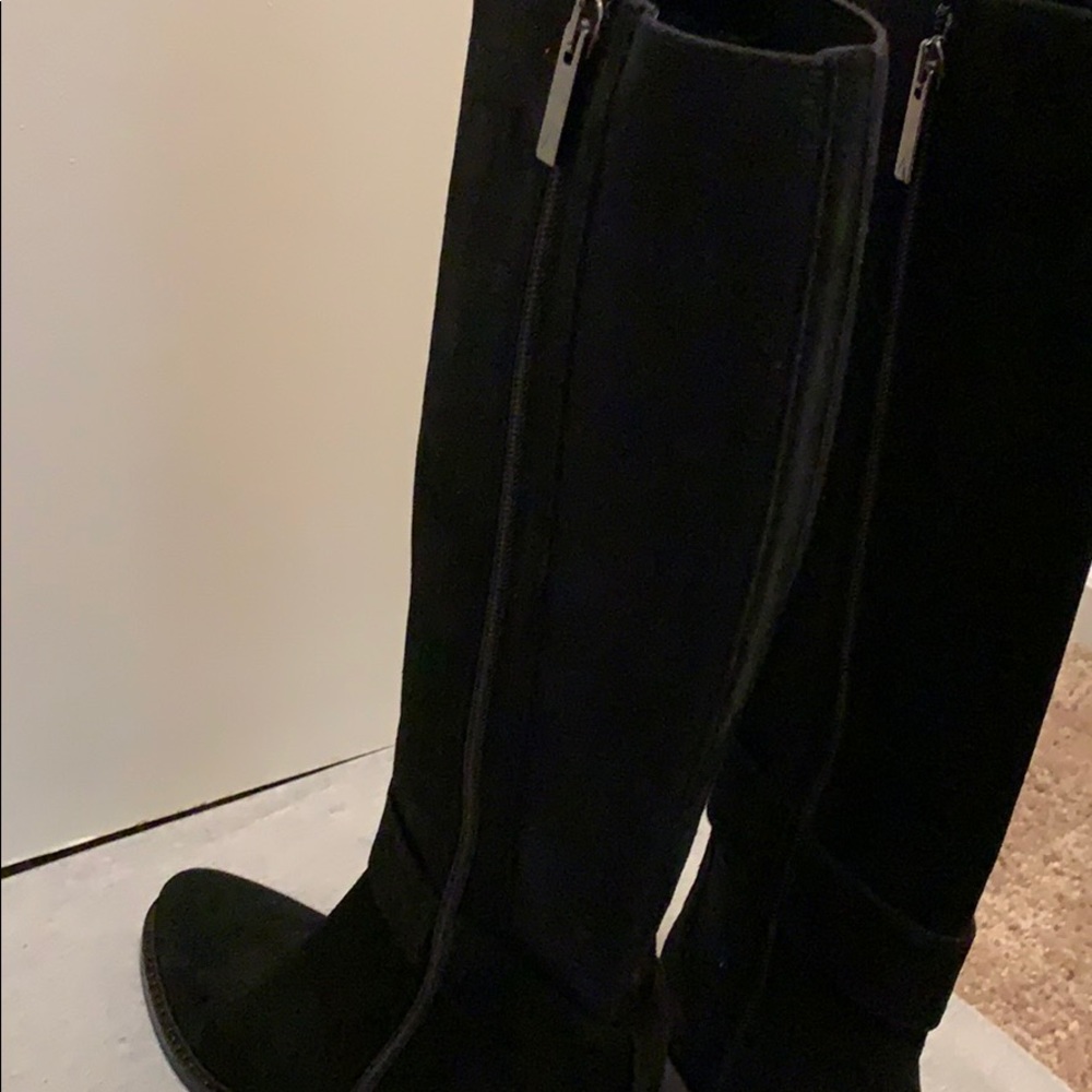 Boots - Picture 4 of 4